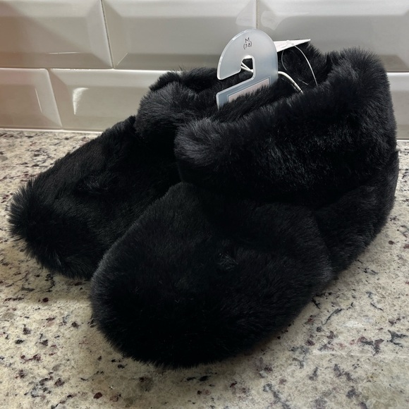 Lauren Conrad Faux Black Fur Bootie Slippers Size M NWT - Picture 3 of 6